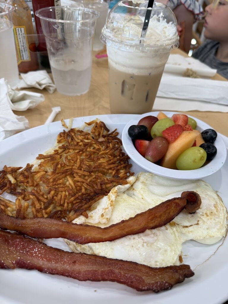 Classic breakfast favorites make it easy to enjoy gluten free in Branson, especially with simple plates like eggs, bacon, and fresh fruit.
